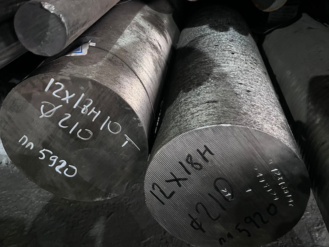 Сталь 12Х18Н10Т круг 210 мм