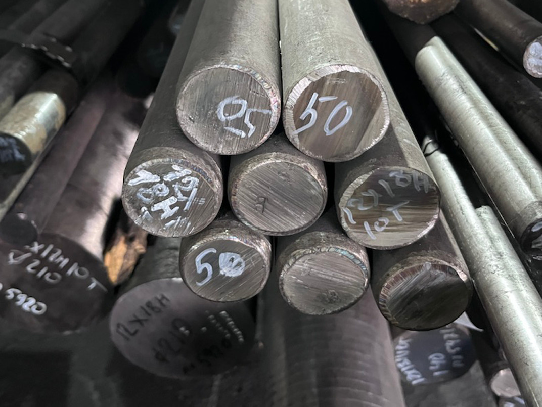 Сталь 12Х18Н10Т круг 210 мм